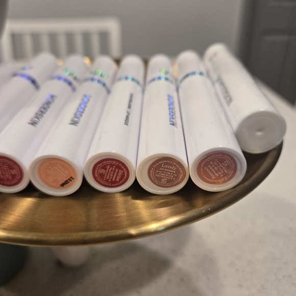 Moisturizing Lip Balm Set - Assorted Shades - Picture 2 of 4